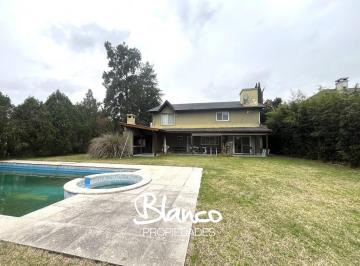 Casa · 230m² · 5 Ambientes · 2 Cocheras · Casa en Venta en La Legua, Pilar, G. B. a. Zona Norte