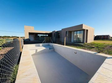 Casa · 156m² · 4 Ambientes · 1 Cochera · Casa a Estrenar 4 Ambientes Venta Fincas Joven