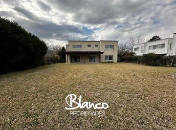 Casa · 225m² · 4 Ambientes · 2 Cocheras · Casa en Venta en Santa Catalina, Villanueva, Tigre