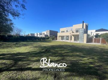 Casa · 214m² · 4 Ambientes · 2 Cocheras · Casa en Venta en San Matias, Escobar, G. B. a. Zona Norte