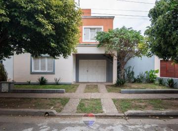 Casa · 160m² · 5 Ambientes · 2 Cocheras · Venta Duplex 3 Dorm. Nuevo Poeta Lugones