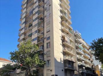 Departamento de 2 ambientes, Recoleta · Excelente 2 Ambientes Al Frente con Balcón Súper Luminoso Todo El Día. Ideal Inversión.