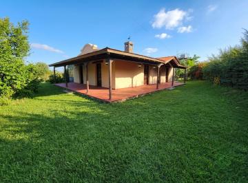 Casa · 180m² · 5 Ambientes · 1 Cochera · Casa de 2.000 m² Parquizado en Alquiler | Vistalba, Luján de Cuyo (Estilo Rústico Consolidado)
