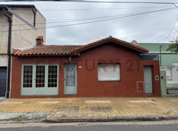 Casa · 131m² · 3 Ambientes · 1 Cochera · Casa Nuevo Valor Usd 99.000 a Cuadras del Centro Comercial de Lourdes
