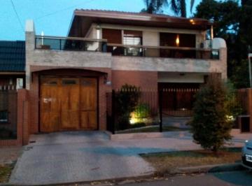 Casa · 185m² · 5 Ambientes · 1 Cochera · Casa - Ramos Mejia