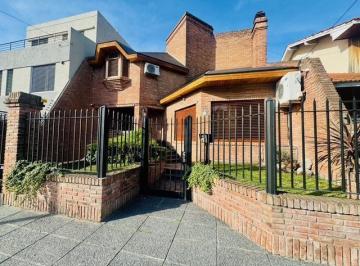 Casa · 300m² · 5 Ambientes · 3 Cocheras · Casa en Venta Ramos Mejía.