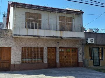 Casa · 180m² · 4 Ambientes · 1 Cochera · Casa - Ramos Mejia