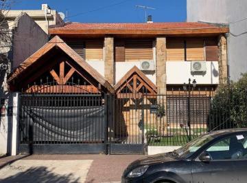 Casa · 230m² · 4 Ambientes · 2 Cocheras · Casa - Ramos Mejia Sur