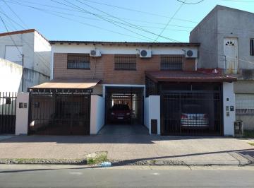 Casa · 90m² · 4 Ambientes · 2 Cocheras · Alquiler de Duplex 4 Ambientes en Ramos Mejia