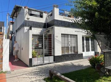 Casa · 127m² · 4 Ambientes · Casa - Villa Luzuriaga