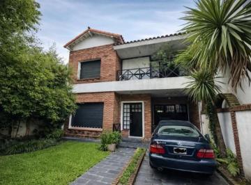 Casa · 210m² · 4 Ambientes · 3 Cocheras · Venta de Casa en Ciudadela