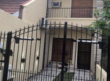 Casa · 110m² · 3 Ambientes · 1 Cochera · Casa - Haedo Norte