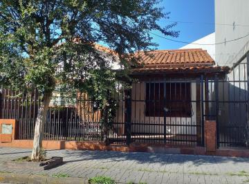 Casa · 74m² · 4 Ambientes · 1 Cochera · Casa - Ramos Mejia Sur