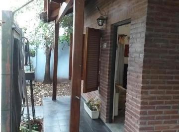 Casa · 217m² · 5 Ambientes · 1 Cochera · Casa - Ramos Mejia Sur