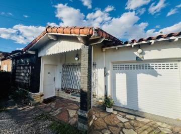 Casa · 135m² · 4 Ambientes · 1 Cochera · Casa - Villa Luzuriaga
