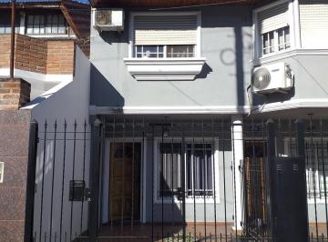 Casa · 90m² · 4 Ambientes · 1 Cochera · Venta de Triplex 4 Ambientes