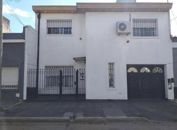 Casa · 198m² · 5 Ambientes · 1 Cochera · Venta de Casa 5 Ambientes