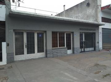 Casa · 154m² · 3 Ambientes · 1 Cochera · Venta de Casa 3 Ambientes con Local