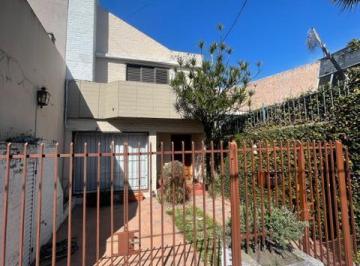 Casa · 150m² · 4 Ambientes · 1 Cochera · Casa en Venta Ramos Mejía Sur
