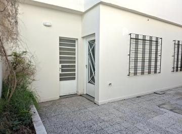 Casa · 80m² · 3 Ambientes · Alquiler de Casa 3 Ambientes en Ramos Mejia