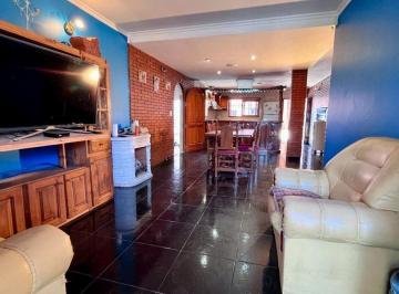 Casa · 250m² · 6 Ambientes · 3 Cocheras · Casa 6 Amb Venta en Lomas de Zamora