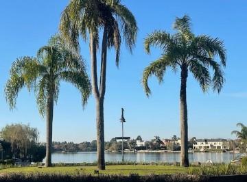 Casa · 380m² · 4 Ambientes · 4 Cocheras · Casa en Alquiler 3 Dorm. en Cabos del Lago, Nordelta, Tigre