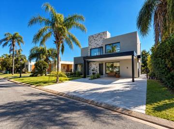 Casa de 5 ambientes, Funes · Casa en Venta de 3 Dorm. con Pileta en Cadaques Barrio Cerrado, Funes