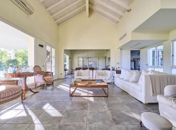 Casa · 387m² · 5 Ambientes · 4 Cocheras · Venta Casa en Club de Campo Hacoaj Tigre Ubicada en Una de Las Islas 5 Ambientes Casa de Caseros