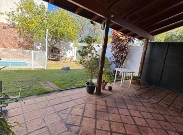 Casa de 7 ambientes, Córdoba · Casa - Alquiler - Ubicacion Nueva Zelanda y Germania Bº Yapeyu - 3 Dorm. - Patio - Pileta