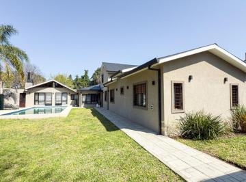 Casa · 239m² · 6 Ambientes · Casa en Venta 3 Dorm. con Pileta en Funes