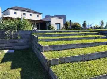 Casa · 137m² · 5 Ambientes · 4 Cocheras · Casa a La Laguna en Villanueva