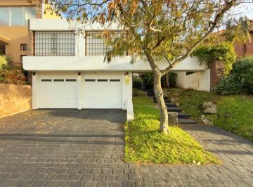 Casa · 216m² · 4 Ambientes · 2 Cocheras · Venta de Casa 4 Ambientes con Cochera Doble - Barrio Playa Grande