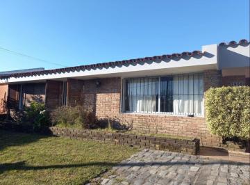 Casa · 221ha · 4 Ambientes · 2 Cocheras · Casa 3 Dorm. Piscina y Barbacoa Malvin Norte