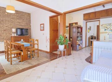Casa · 204m² · 4 Dormitorios · 4 Cocheras · Exclusiva Casa Padrón Único en Malvín | Piscina, Barbacoa y Cochera Para Mas de 4 Autos