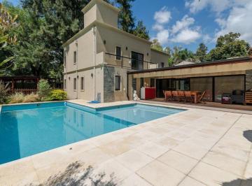 Casa · 265m² · 8 Ambientes · 6 Cocheras · Casa en Venta 8 Ambientes Piscina Parque Leloir
