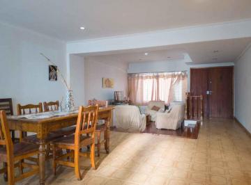 Casa · 238m² · 6 Ambientes · 1 Cochera · Casa 6 Amb con Cochera y Parque en Venta, Quilmes