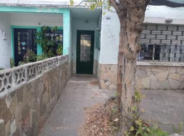 PH · 30m² · 2 Ambientes · Alquiler Casa 1dormitorio en Villa Española.