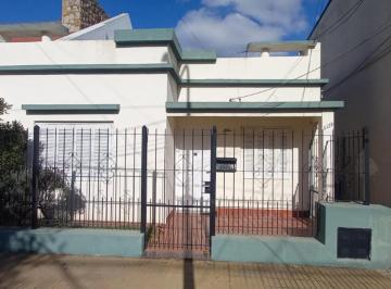 Casa · 70m² · 2 Ambientes · Venta de PH Dos Ambientes con Patio, Jardin y Terraza Wilde