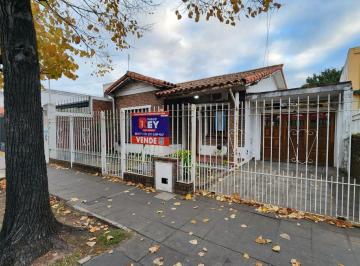Casa de 3 ambientes, Almirante Brown · Chalet en Venta en en Adrogue (Ideal Inversionista)