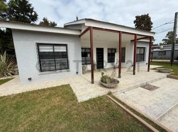 Oficina comercial · 88m² · 4 Ambientes · Moderna Casa de 3 Ambientes con Gran Parque - Barrio Parque Sakura