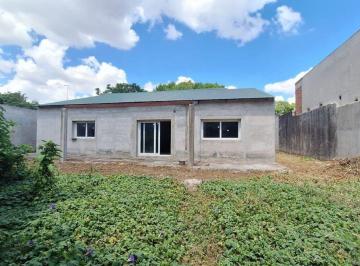 Casa · 152m² · 5 Ambientes · 3 Cocheras · Lote de 1100 m² + Construcción en Una Planta. Lomas