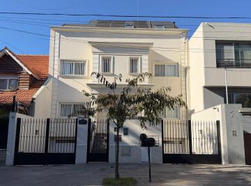 Casa · 328m² · 5 Ambientes · 3 Cocheras · Impecable! Casa con Doble Garage, 4 Dorm, Play Jdin y Pileta