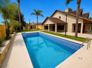 Casa · 335m² · 5 Ambientes · 4 Cocheras · Casa en Venta, 5 Dorm. en Malvinas Argentinas, con Pileta