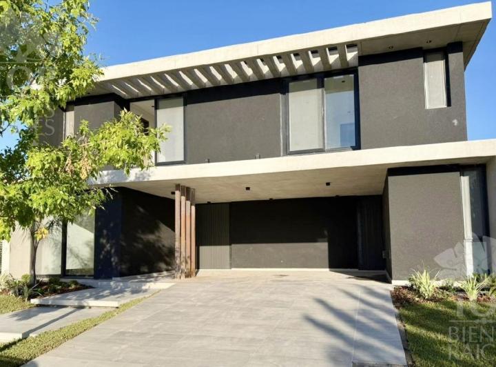 Casa · 432m² · 8 Ambientes · 2 Cocheras