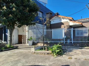 Casa · 176m² · 4 Ambientes · 1 Cochera · Casa en Alquiler Campana