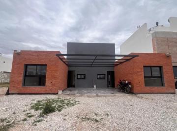 PH · 75m² · 2 Dormitorios · 1 Cochera · Financiacion en Duplex 2 Dorm y 2 Baños en Campos de Manantiales!