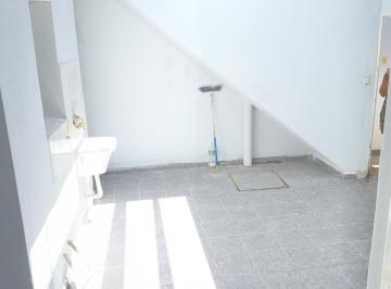 Departamento de 2 ambientes, Pompeya · Dueño Alquila - Ph - Pb Tipo Casa 2amb Súper Luminoso, con Patio y Cocina Separada.