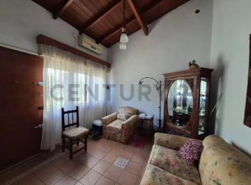 Casa · 120m² · 3 Ambientes · Venta Casa Sobre Lote Propio de 288 m² en Excelente Banfield