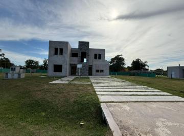 Casa · 200m² · 5 Ambientes · 2 Cocheras · Casa a La Venta de 5 Ambientes en Altos de San Jose