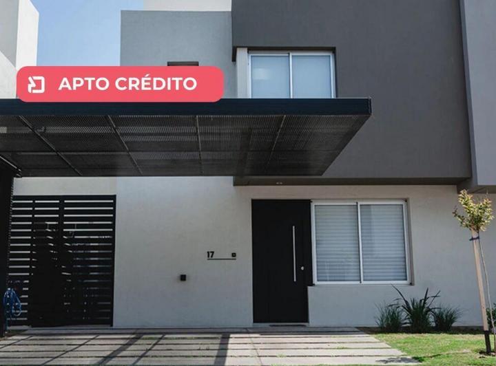 Casa · 130m² · 6 Ambientes · 2 Cocheras